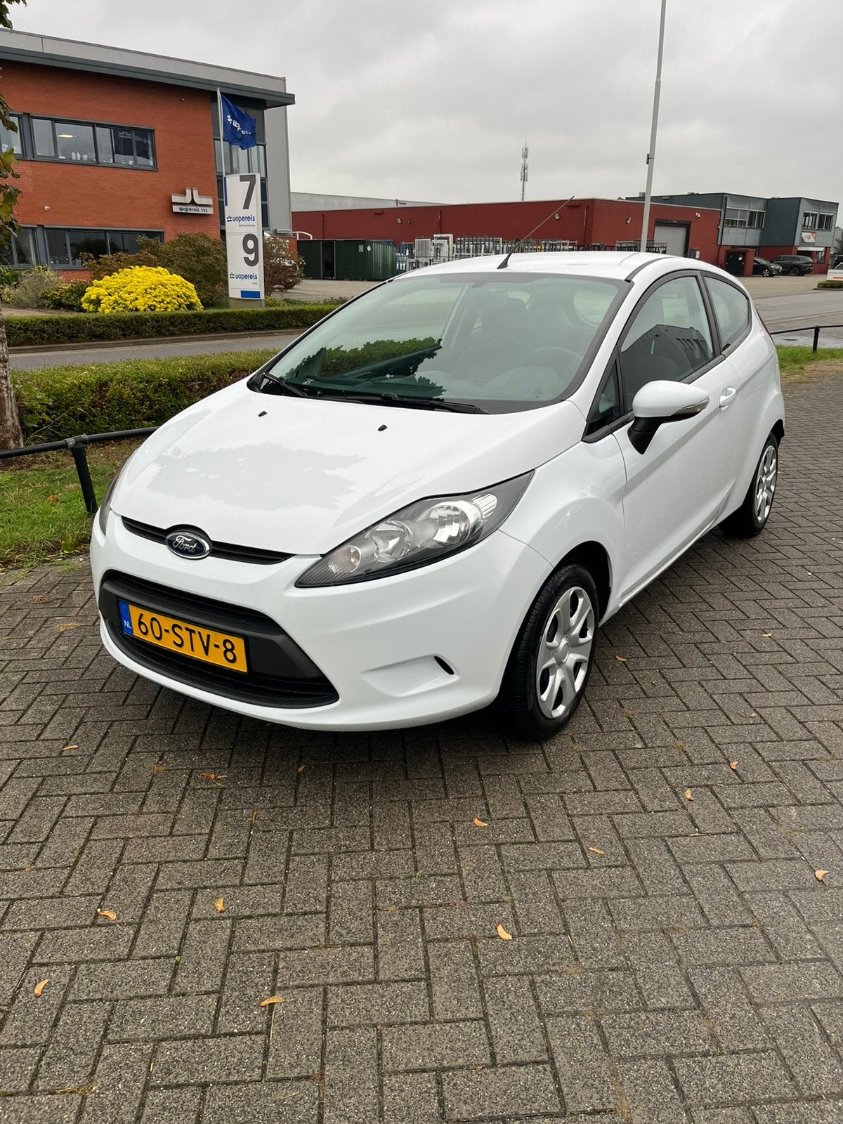 Ford Fiesta  1.25 44KW 3DR 2011 Wit, Auto's, Voorwielaandrijving, 4 cilinders, Wit, Origineel Nederlands