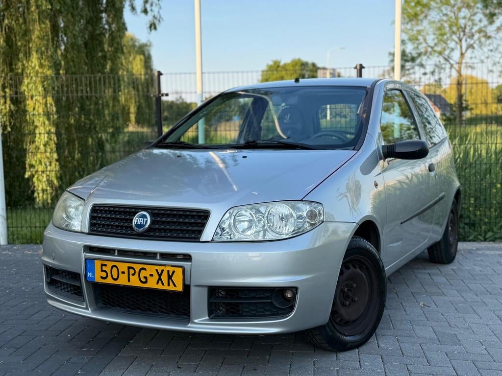 Fiat Punto 1.2 3DR 2004 Grijs AIRCO / TREKHAAK / NAP, Auto's, Voorwielaandrijving, Stof, 4 cilinders, 400 kg