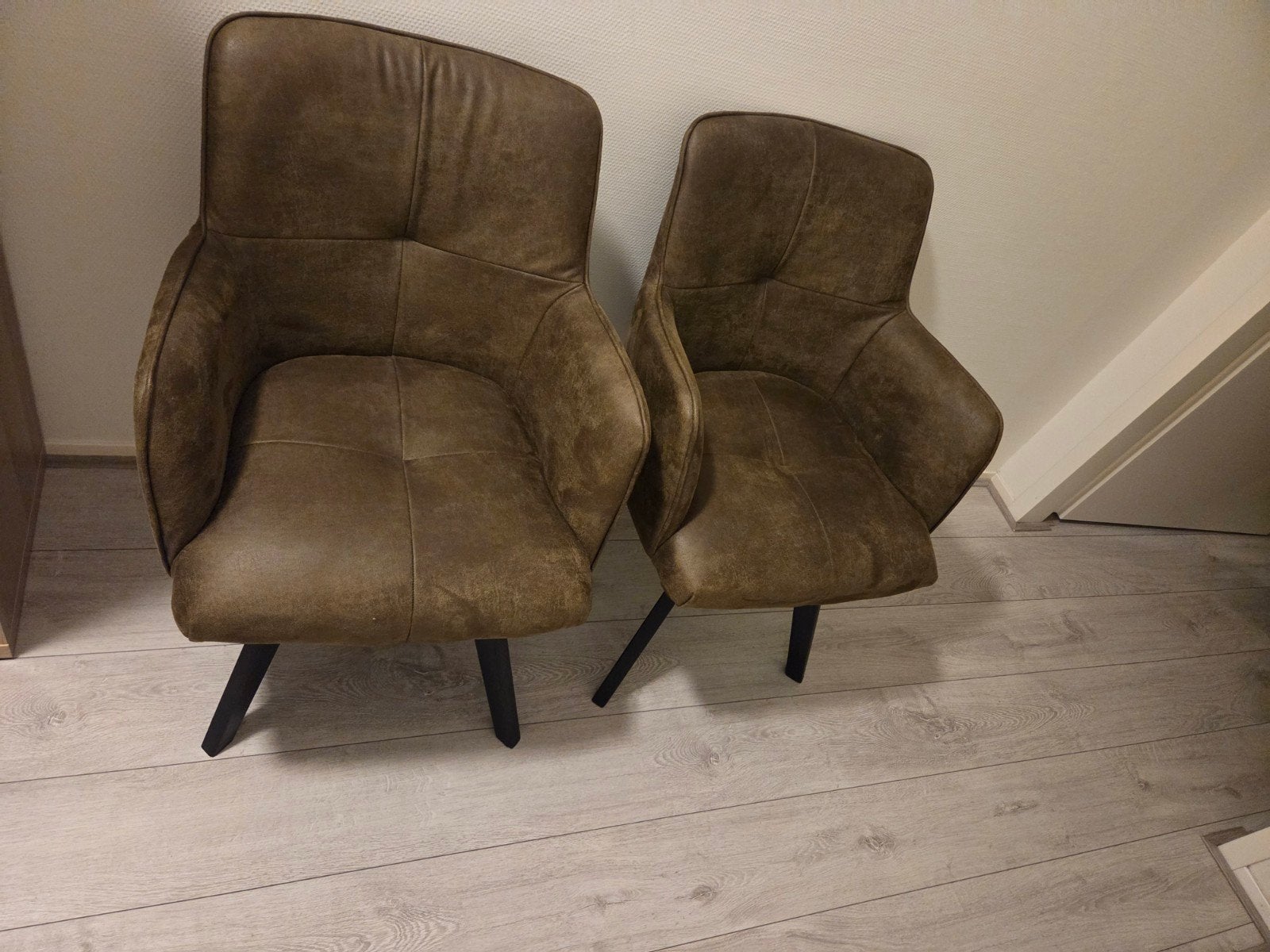 2x Eetkamerstoel met armleuning en draaistoel, Ophalen, Gebruikt, Twee, Bruin