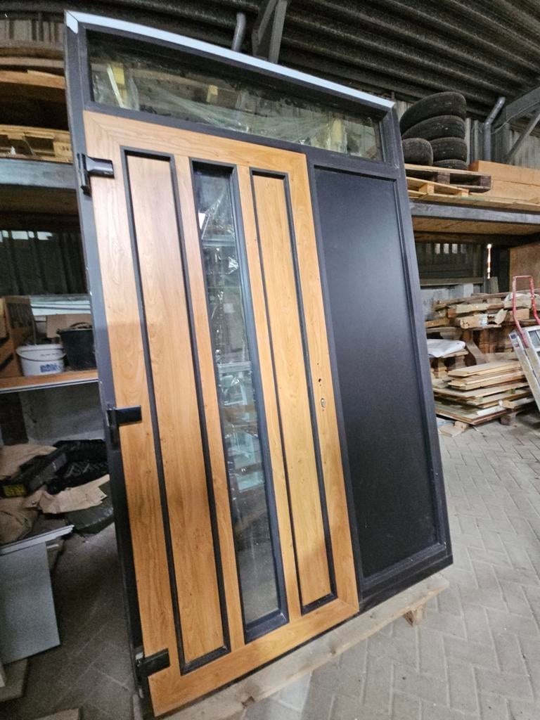 Moderne Buitendeur met Zijpaneel en Glas, Gebruikt, Ophalen of Verzenden, Buitendeur, Glas