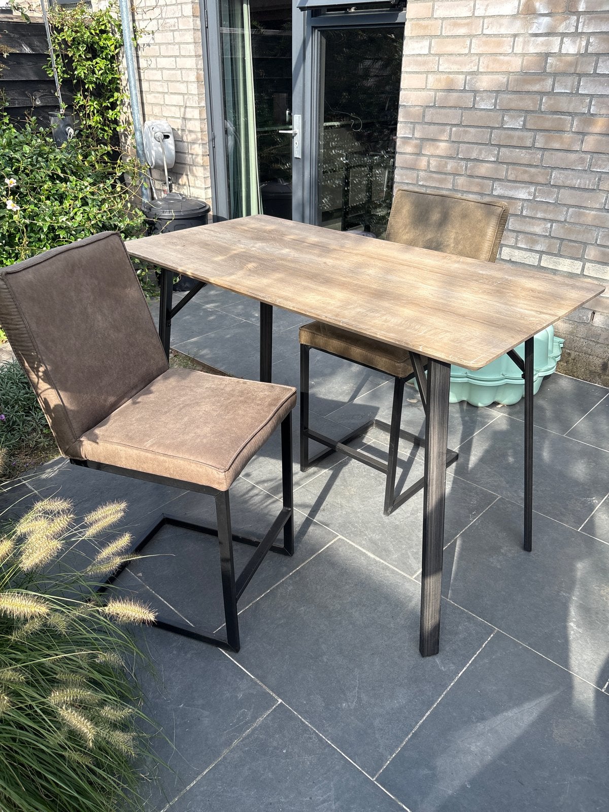 Bartafel met 2 krukken, Ophalen, Zo goed als nieuw