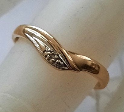 Vintage 10k gouden ring draai-ontwerp met diamantje (33), Ophalen, Zo goed als nieuw, 17 tot 18, Dame