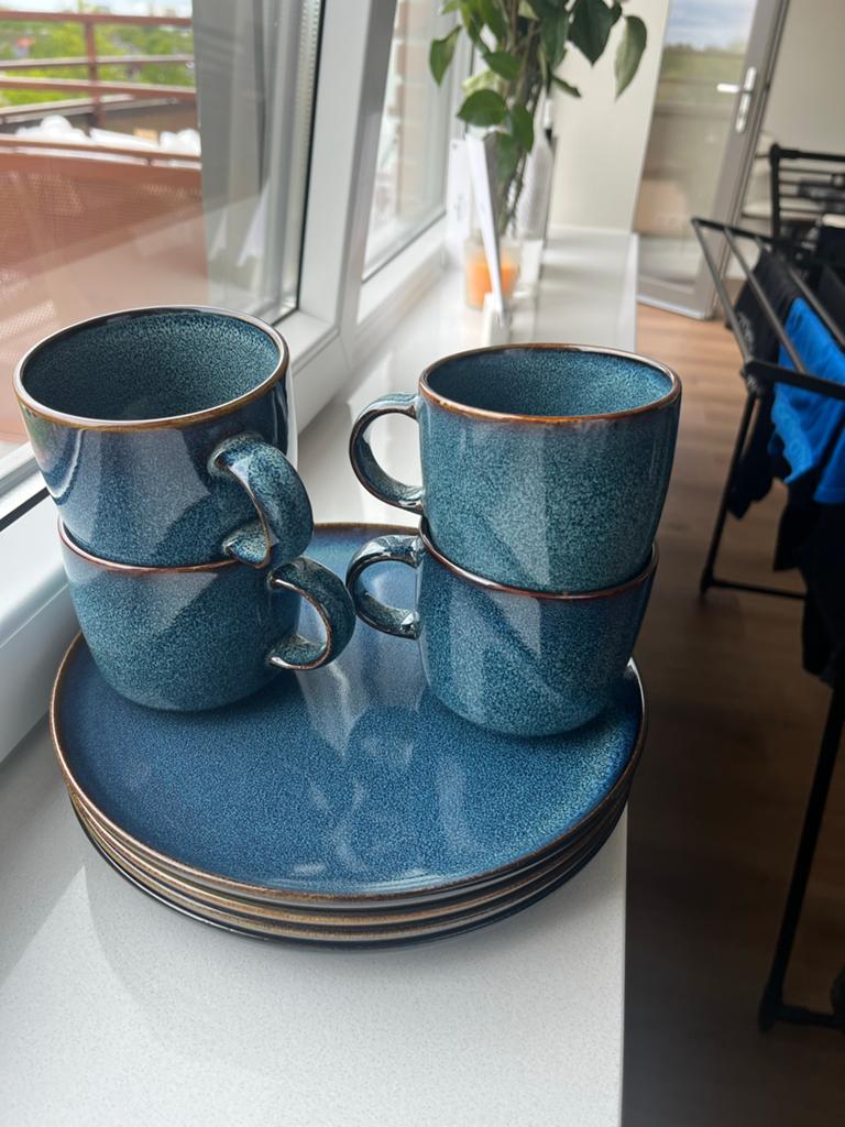 Nieuw IKEA servies set blauw - 4 kopjes en 4 borden, Huis en Inrichting, Ophalen, Keramiek, Nieuw, Effen