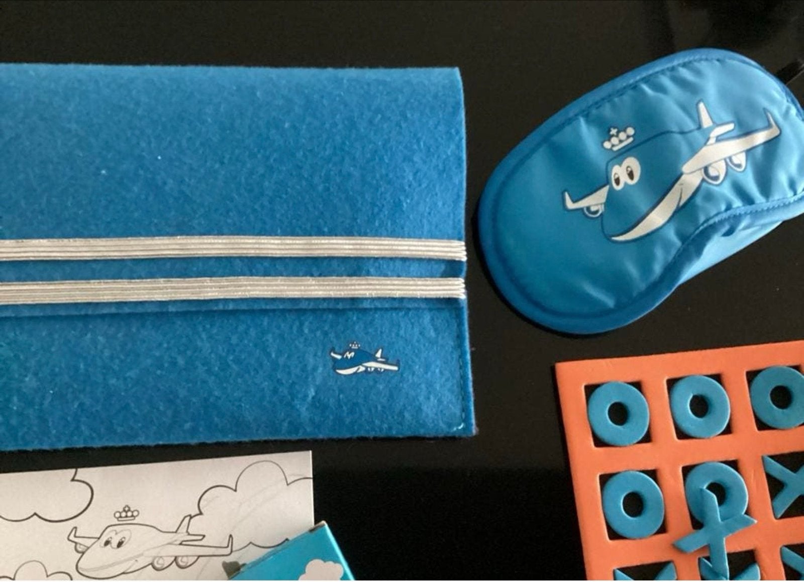 KLM Junior Jet Set: Oogmasker, Tic Tac Toe & Meer!, Ophalen of Verzenden, Zo goed als nieuw
