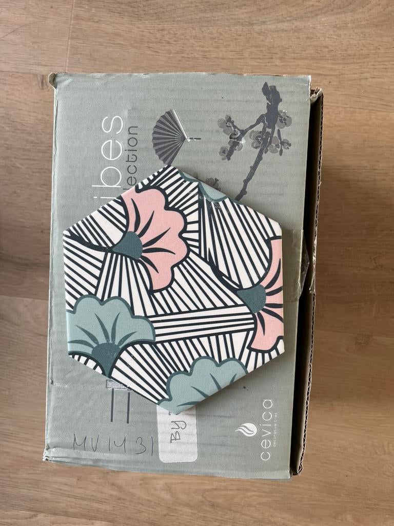 Hexagon tegel Nice Vibes/Good Vibes 14x16 decor 1 (25 stuks), Ophalen, Minder dan 20 cm, Zo goed als nieuw, Minder dan 5 m²