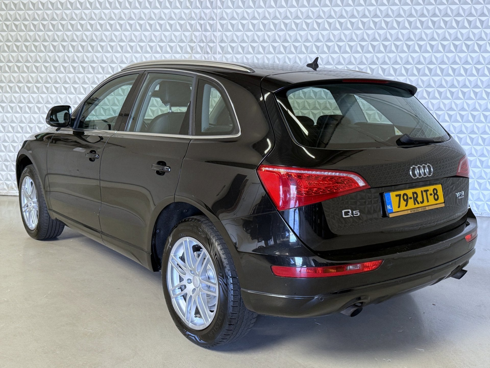 Audi Q5 2.0 TFSI quattro / EXPORT PRIJS EX BPM! (2011), Auto's, Audi, Automaat, Gebruikt, Zwart, 4 cilinders