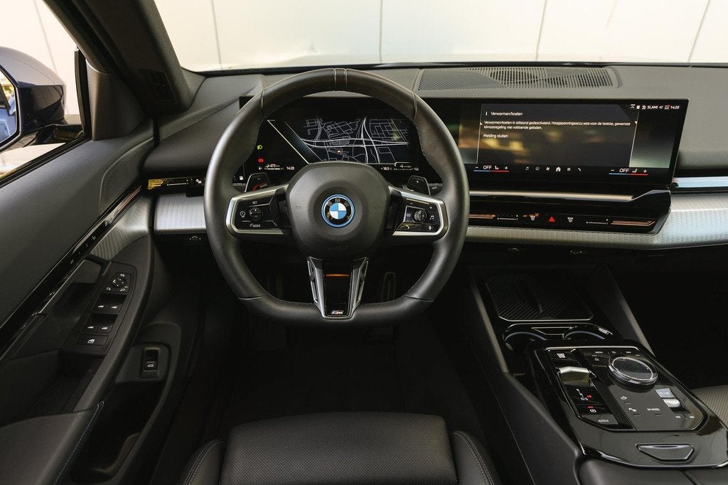 BMW 5 Serie 530e M Sport Automaat / Achteruitrijcamera / Sto, Auto's, BMW, Achterwielaandrijving, 4 cilinders, Bedrijf, Hybride Elektrisch/Benzine