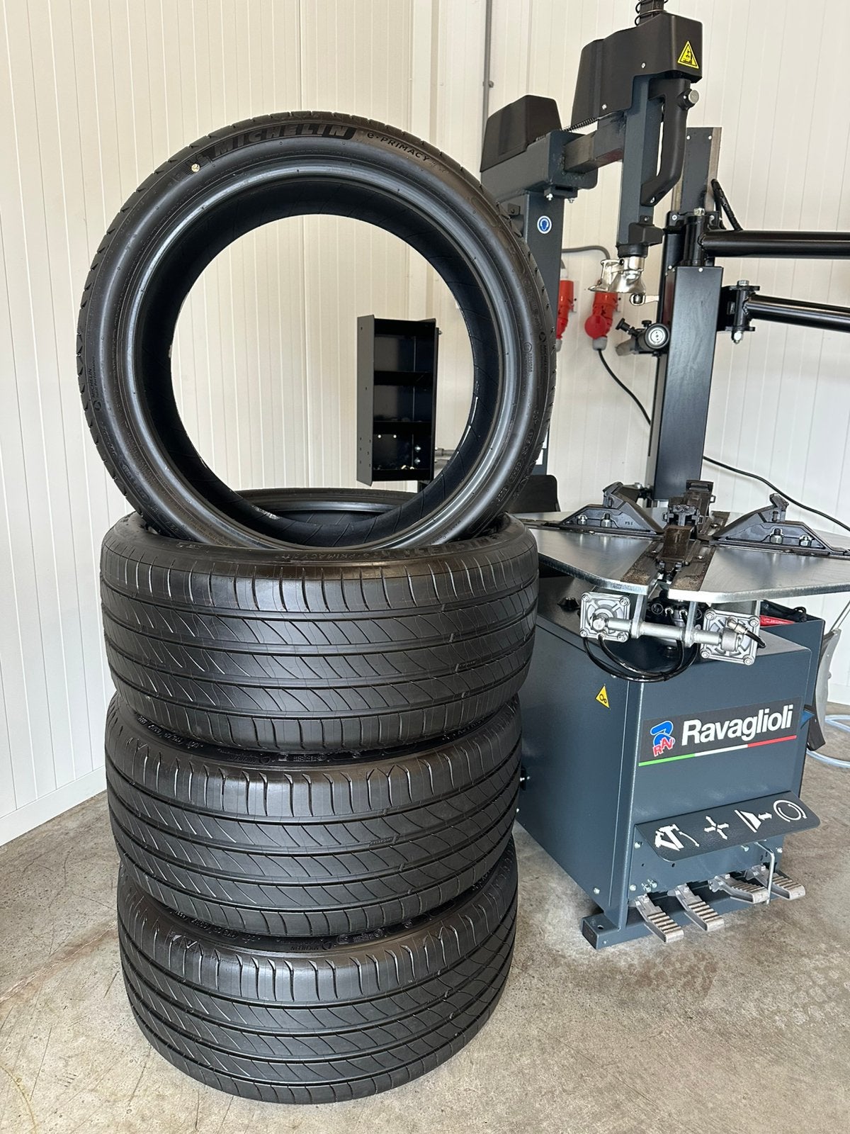 4 Stuks Michelin 225 40 18 Zomerbanden Inclusief Montage, Auto-onderdelen, Banden en Velgen, 18 inch, Banden en Velgen, Nieuw