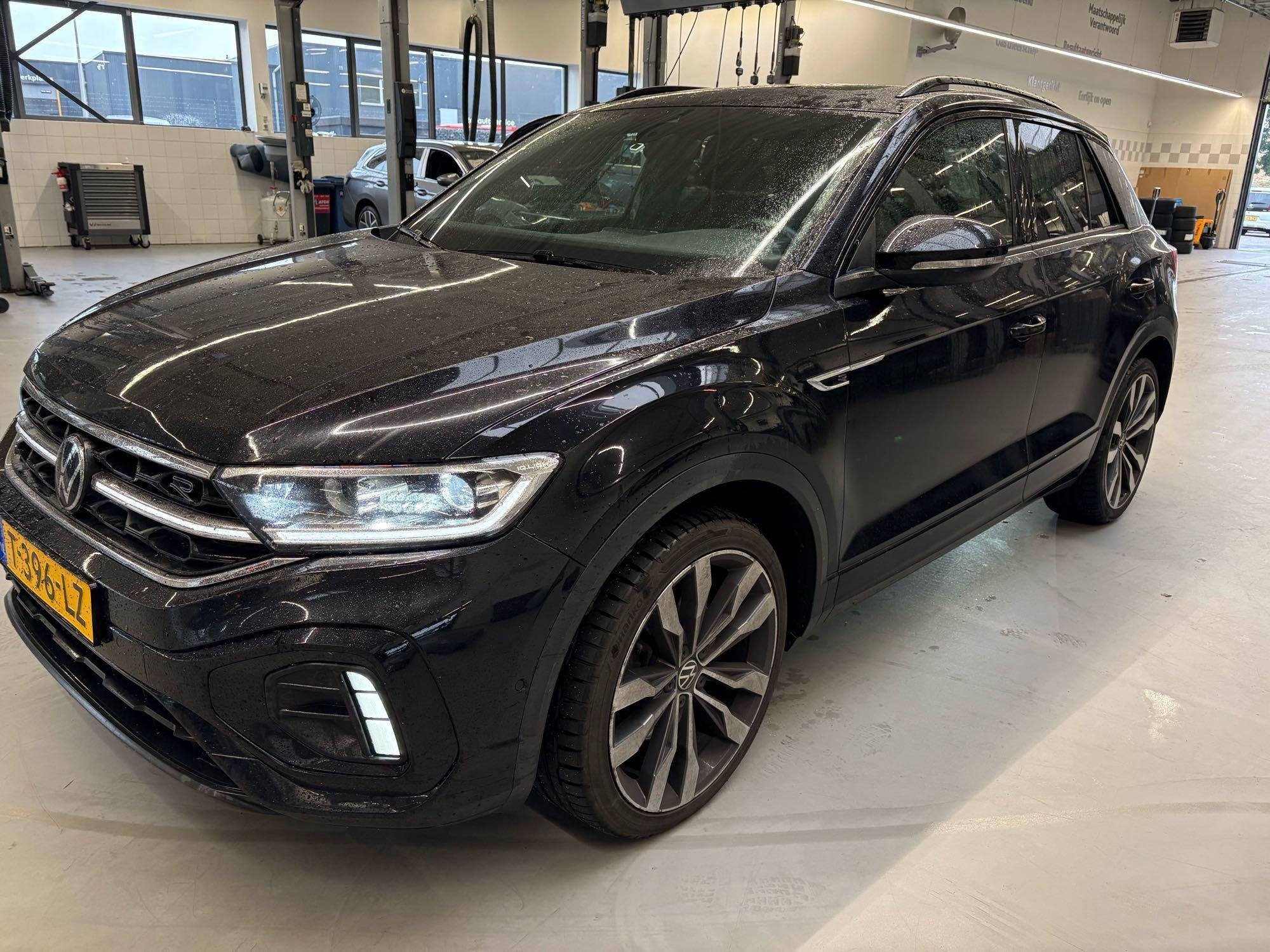 Volkswagen T-Roc 2.0 TSI 4Motion Sport Business R | 190 PK |, Auto's, Volkswagen, Automaat, 12 maanden, Gebruikt, Zwart