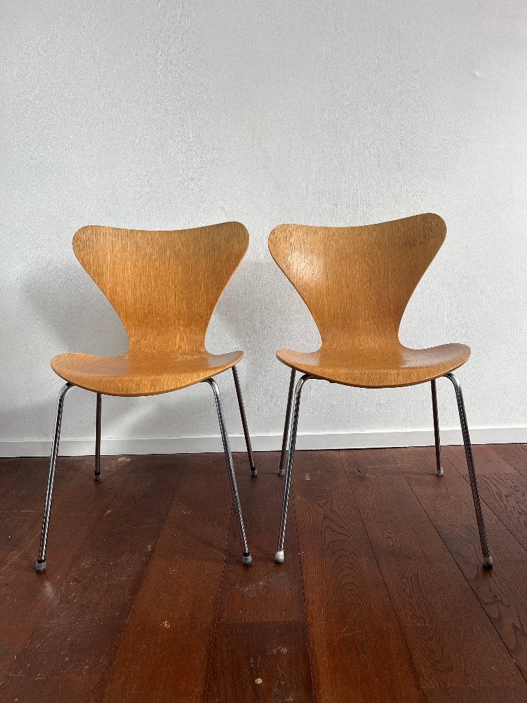 Twee oude Arne Jacobsen Vlinderstoelen Fritz Hansen 1977, Ophalen, Gebruikt, Twee, Overige kleuren