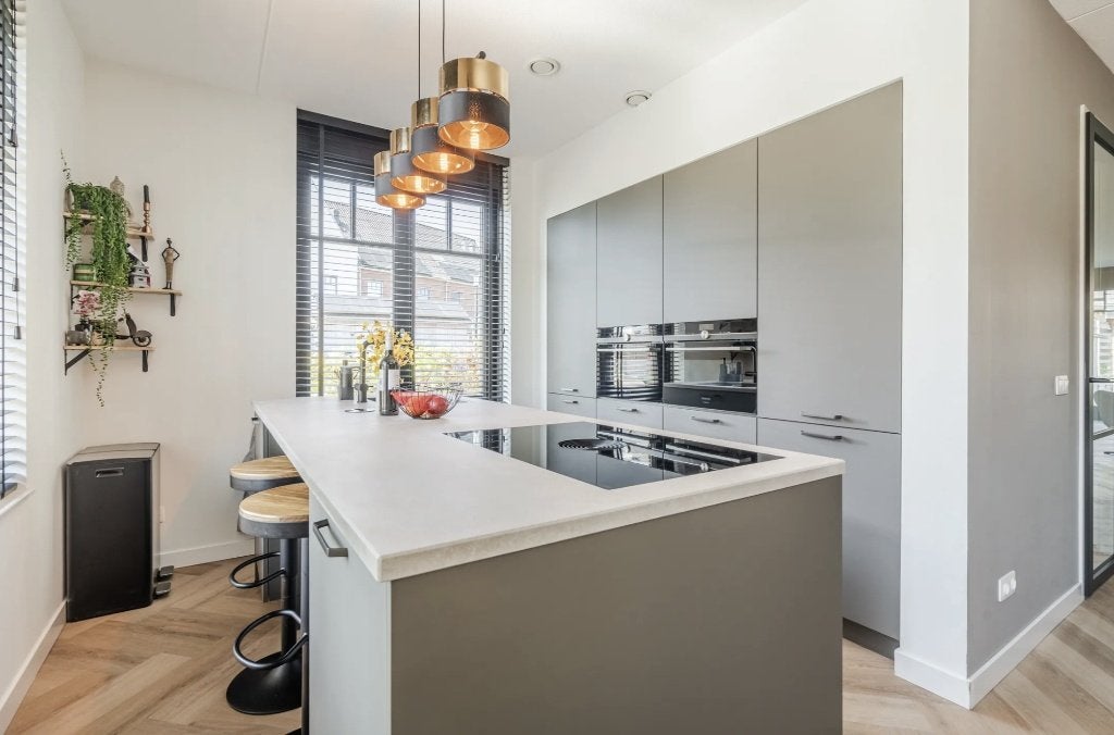 Luxe Matgrijze Eilandkeuken met BORA Kookplaat GEDEMONTEERD, Overige typen, Ophalen of Verzenden, Zo goed als nieuw, Met kookeiland