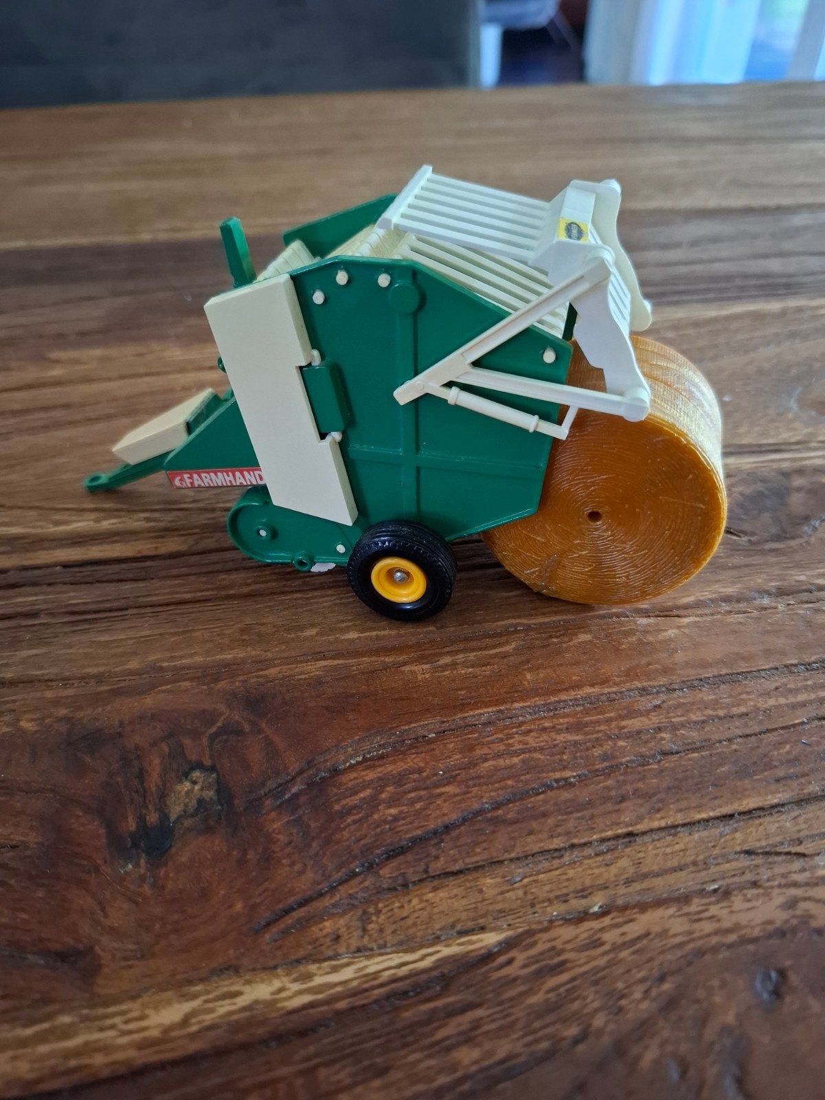 Te koop britains farmhand balenpers, Ophalen of Verzenden, Zo goed als nieuw, Tractor of Landbouw, Britains