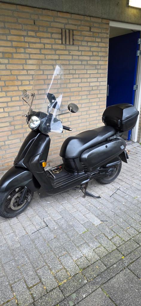 Gezocht: Uitlaat voor Kymco Like 50 (regio Rotterdam), Fietsen en Brommers, Brommeronderdelen | Scooters, Ophalen of Verzenden