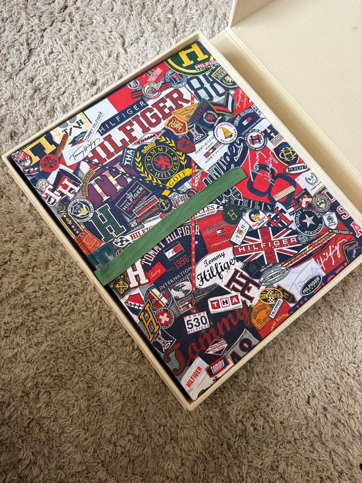 Tommy Hilfiger door Assouline - Luxe Koffietafelboek, Boeken, Ophalen of Verzenden, Zo goed als nieuw