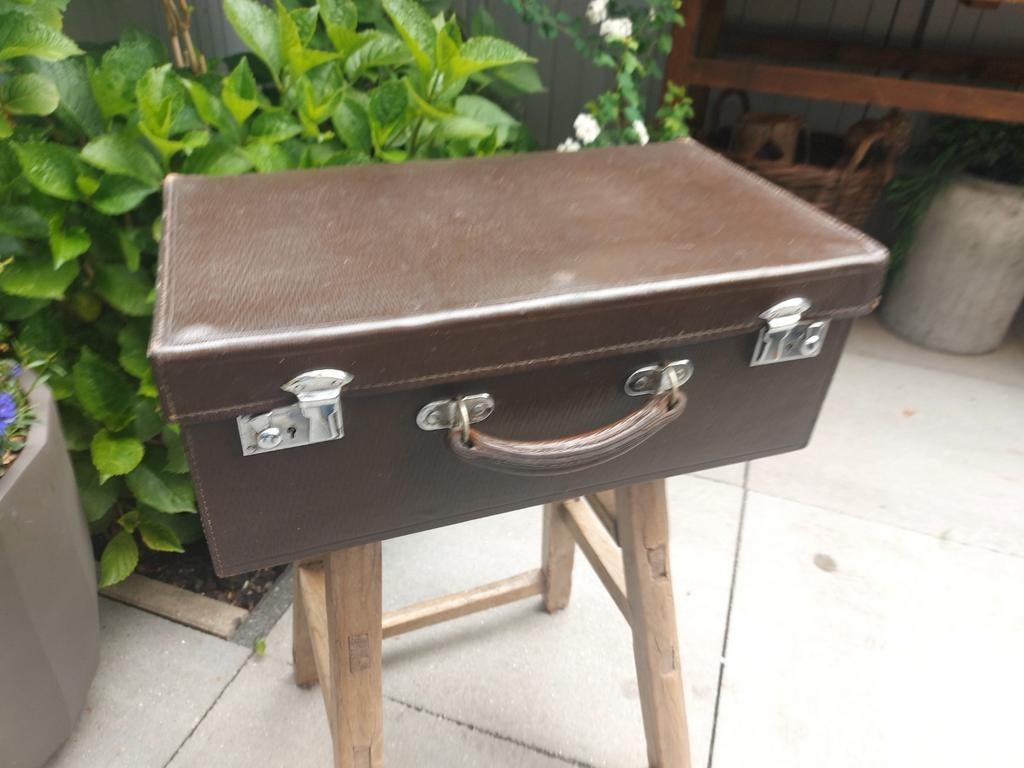 Vintage bruine koffer met handvat en sloten, Antiek en Kunst, Ophalen of Verzenden