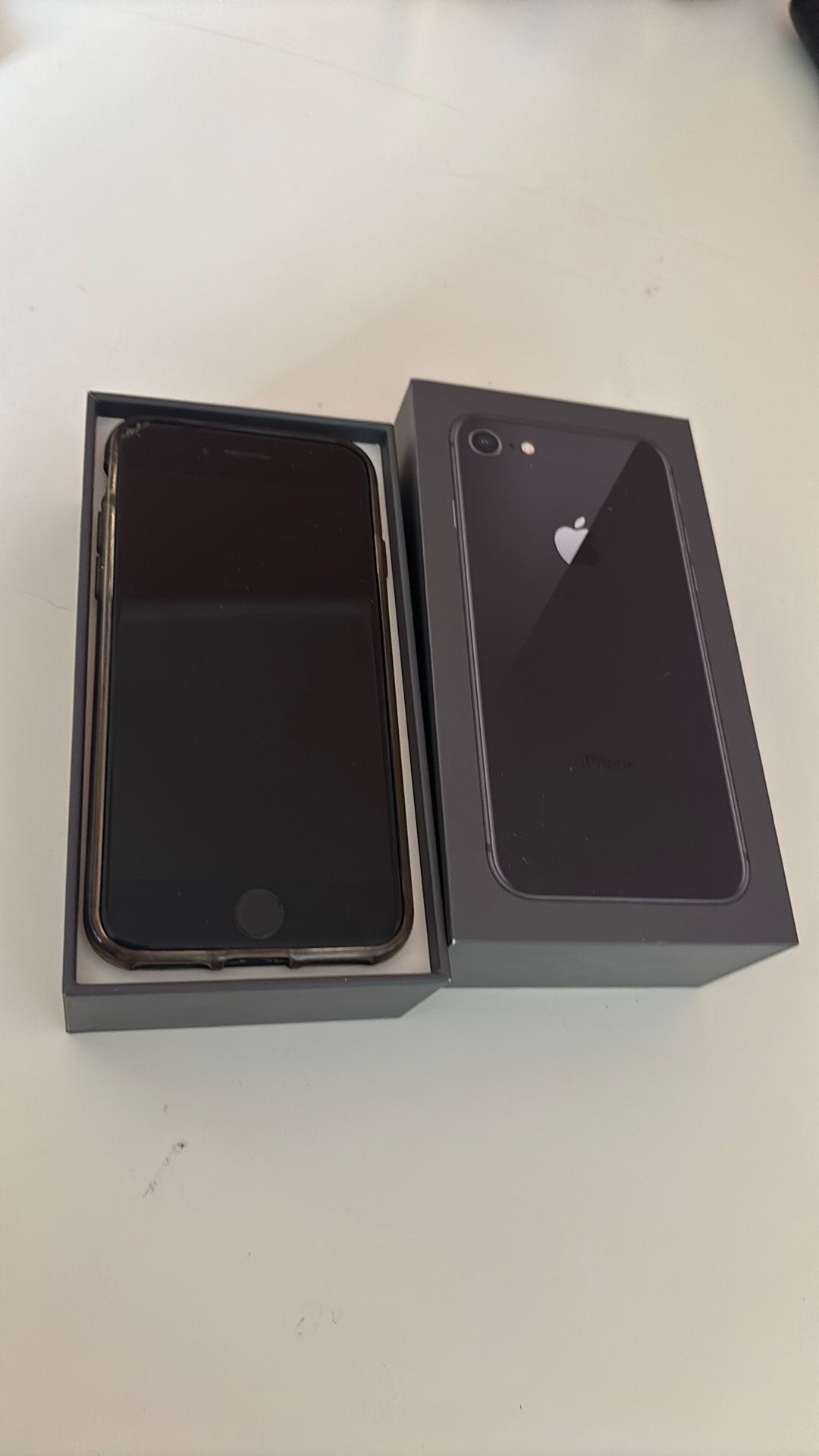 iPhone 8 met originele verpakking en hoesje, Telecommunicatie, Mobiele telefoons | Apple iPhone, Gebruikt, Zwart, 64 %, Ophalen of Verzenden