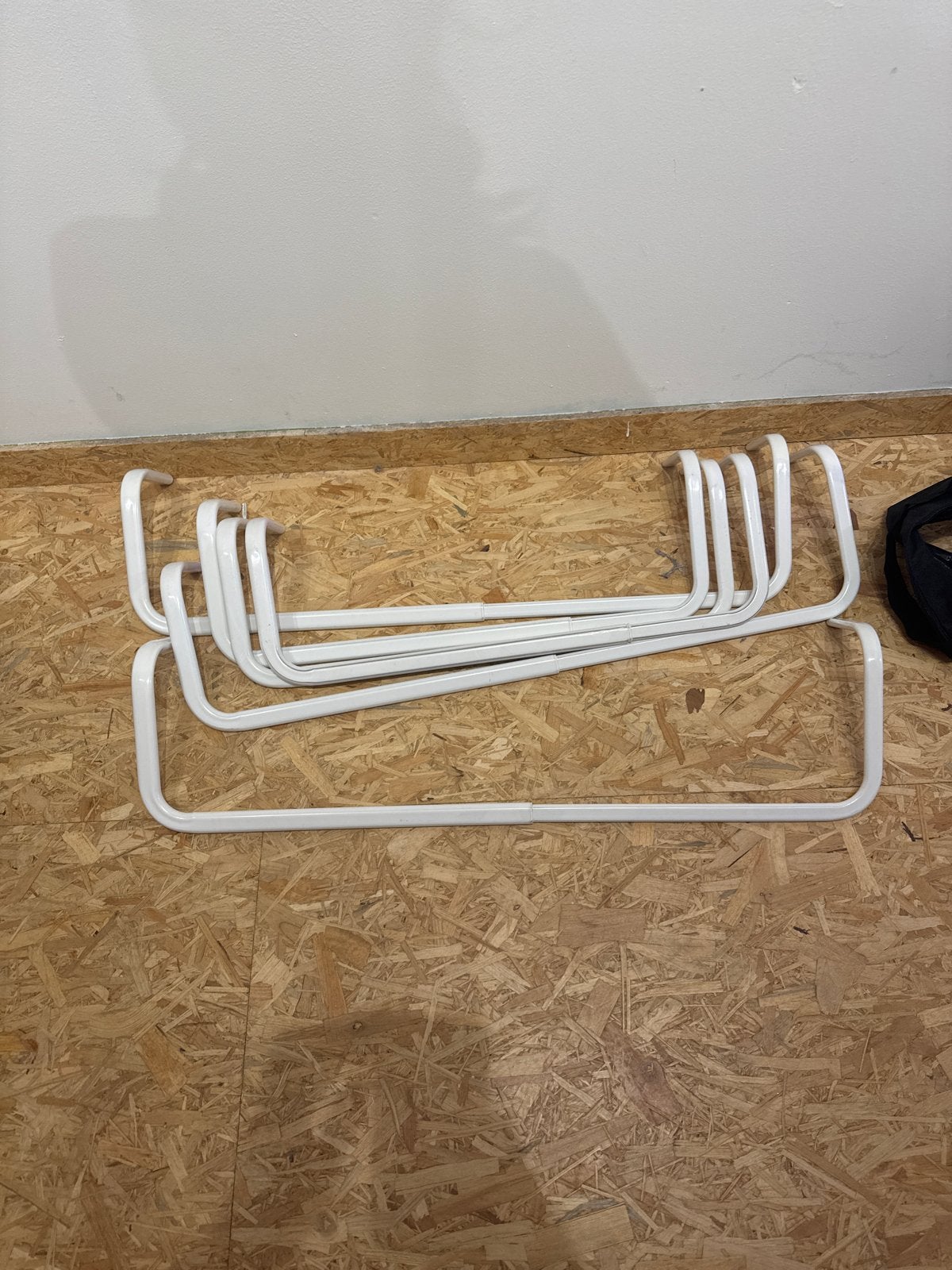 6x IKEA Mulig Kledingroede Uitschuifbaar 60-90 cm, Ophalen, Gebruikt, Metaal, Volwassenen