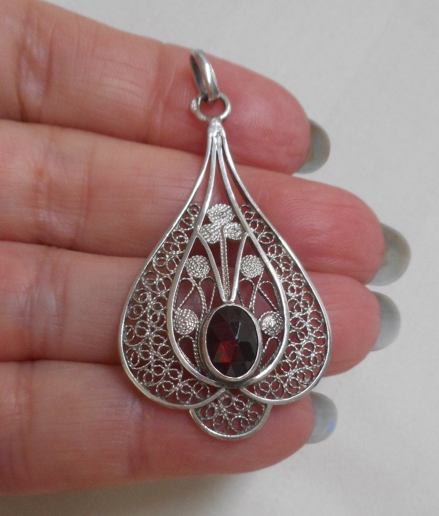 Antiek zilveren hanger met granaat nr.659, Sieraden, Tassen en Uiterlijk, Antieke sieraden, Verzenden, Zilver, Hanger, Met edelsteen