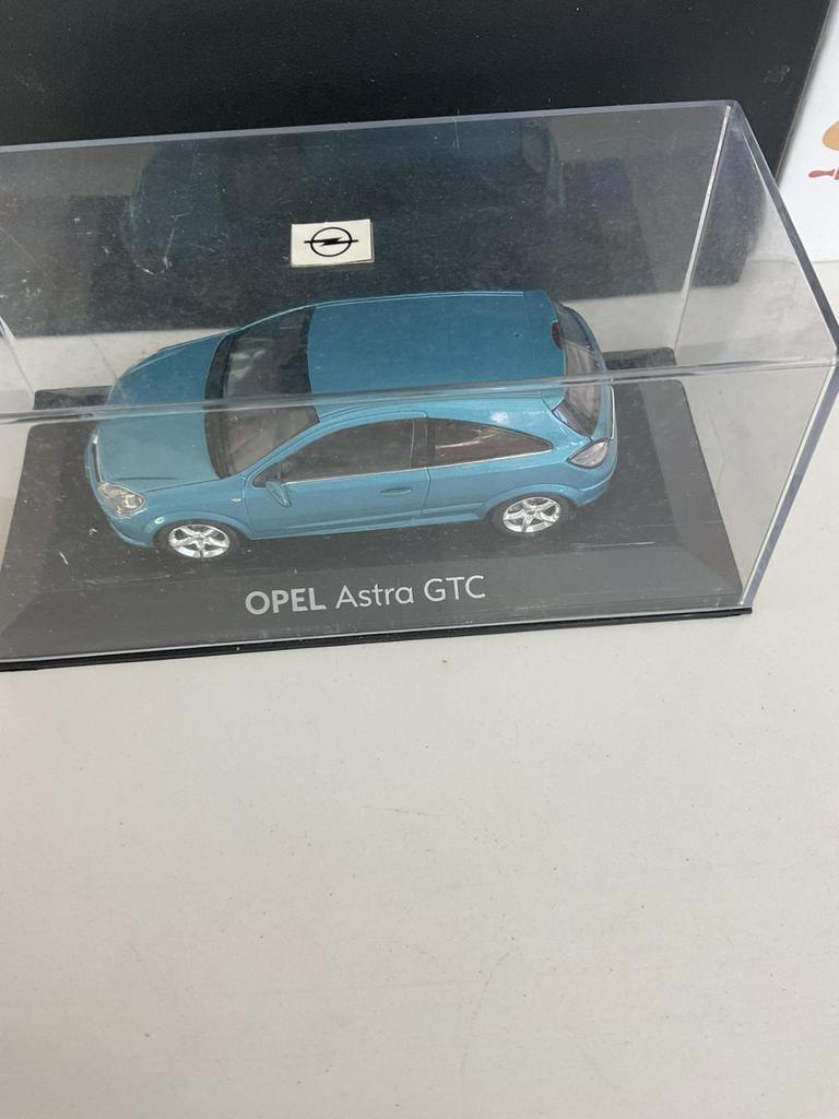 Opel Astra GTC, Ophalen, Zo goed als nieuw, Auto