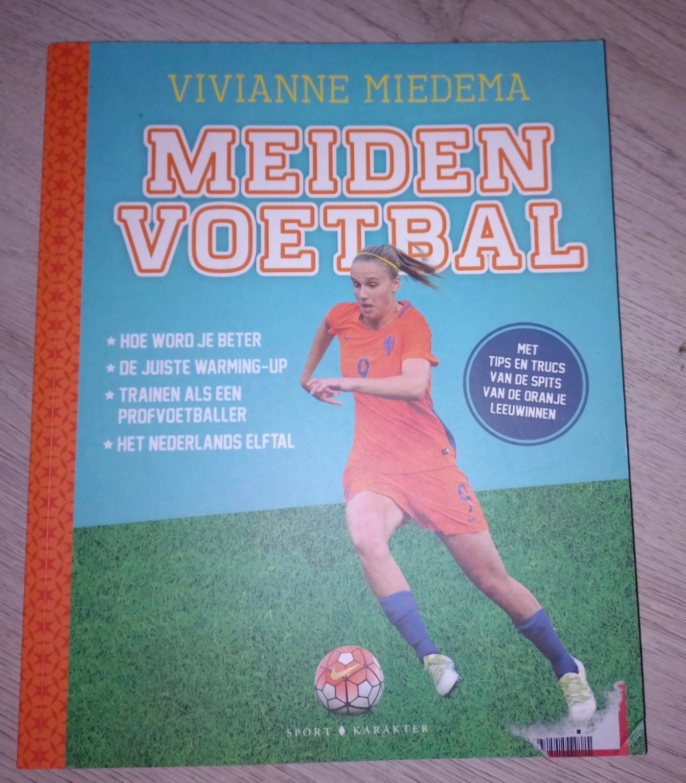 Joke Reijnders - Meidenvoetbal, Non-fictie, Joke Reijnders; Vivianne Miedema, Ophalen of Verzenden, Zo goed als nieuw