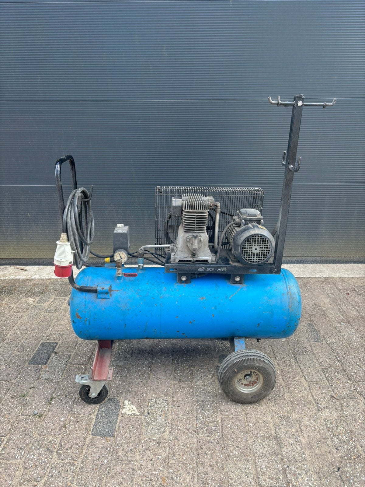 Te koop, compressor 400 volt, Doe-het-zelf en Verbouw, Compressors, 25 tot 100 liter, Ophalen, Gebruikt, 6 tot 10 bar