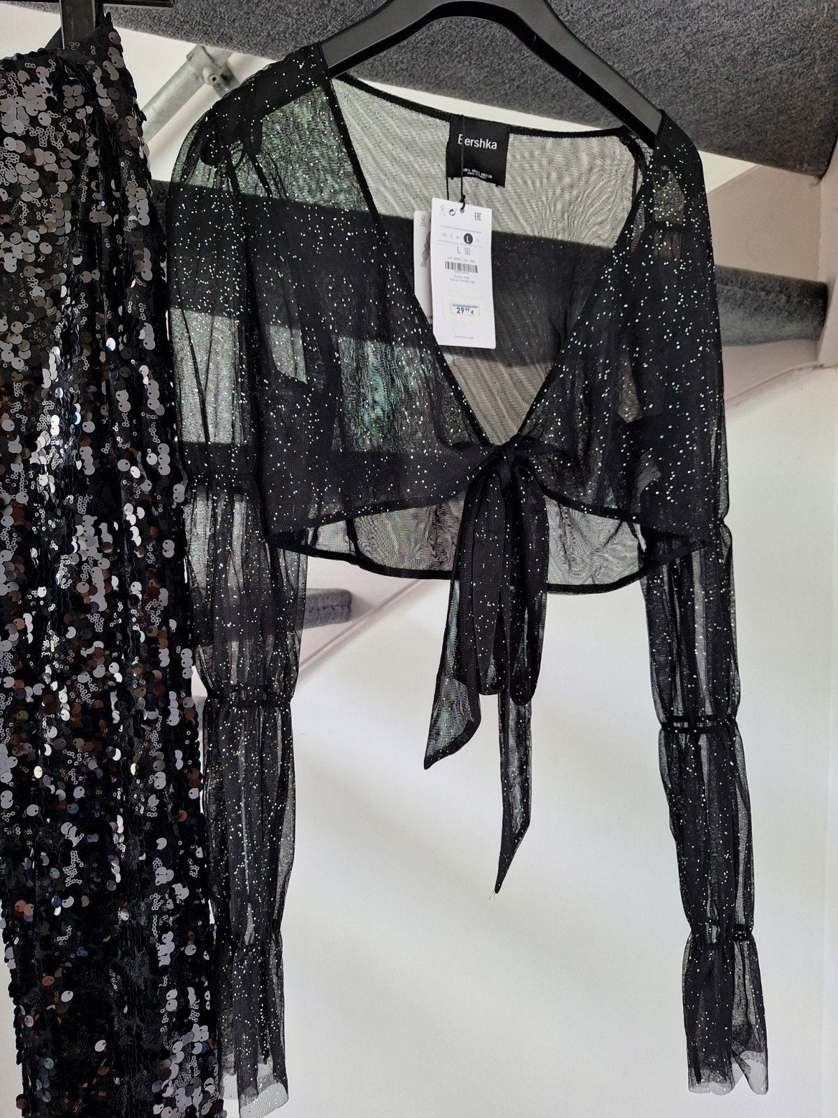 Bershka glitter top en Amisu pailletten broek set, maat L, Kleding | Dames, Broeken en Pantalons, Nieuw, Maat 42/44 (L), Zwart