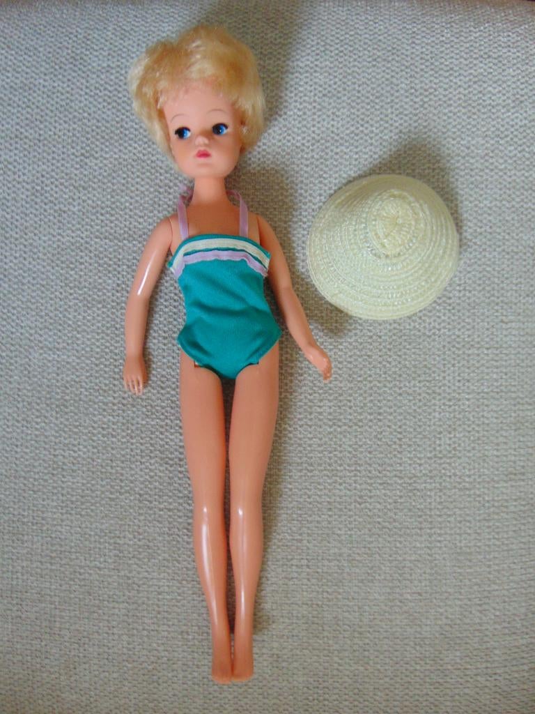 Kort harig deze Sindy in eigen badpak Holiday Girl, Ophalen of Verzenden, Gebruikt, Pop