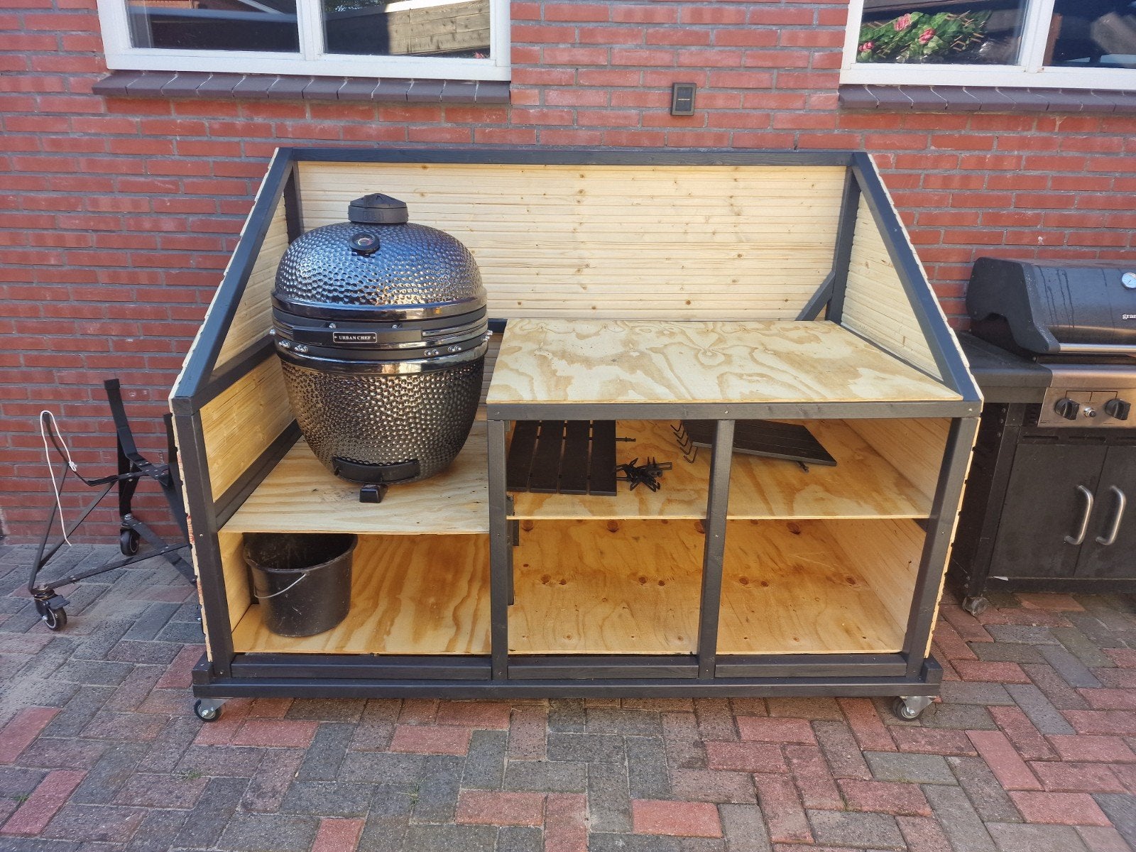 BBQ-meubel op maat. buiten keuken., Ophalen, Maatwerk, Houtskool, Zo goed als nieuw