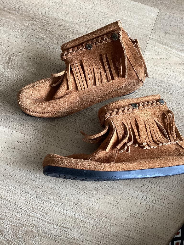 Superleuke Minnetonka’s maat 40. Voor maar €15, Bruin, Lage of Enkellaarzen, Zo goed als nieuw, Minnetonka’s