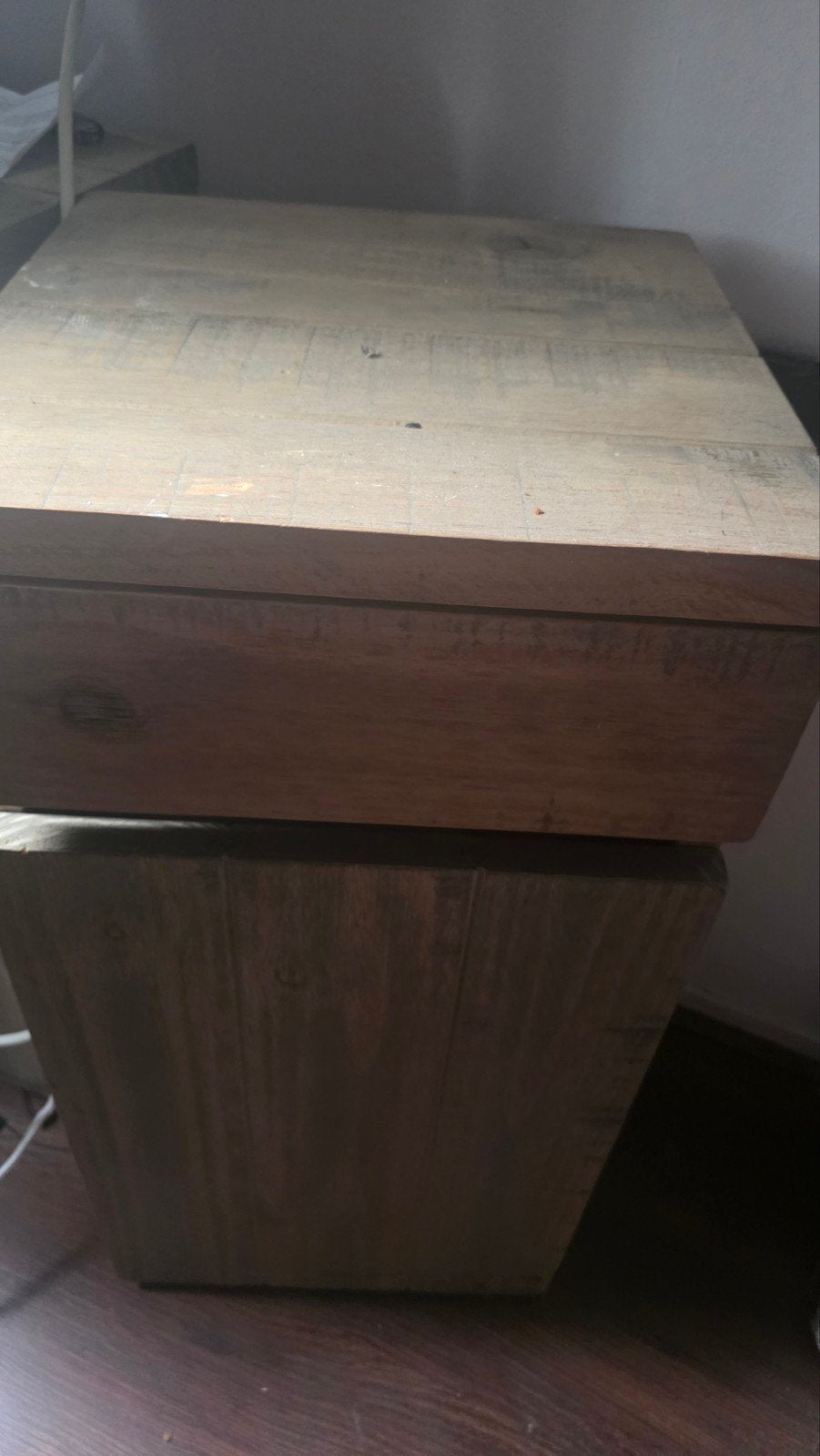 Twee Houten nachtkastje/bijzettafel met lade en kastje, Huis en Inrichting, Ophalen, Gebruikt, 55 tot 70 cm, 45 tot 65 cm
