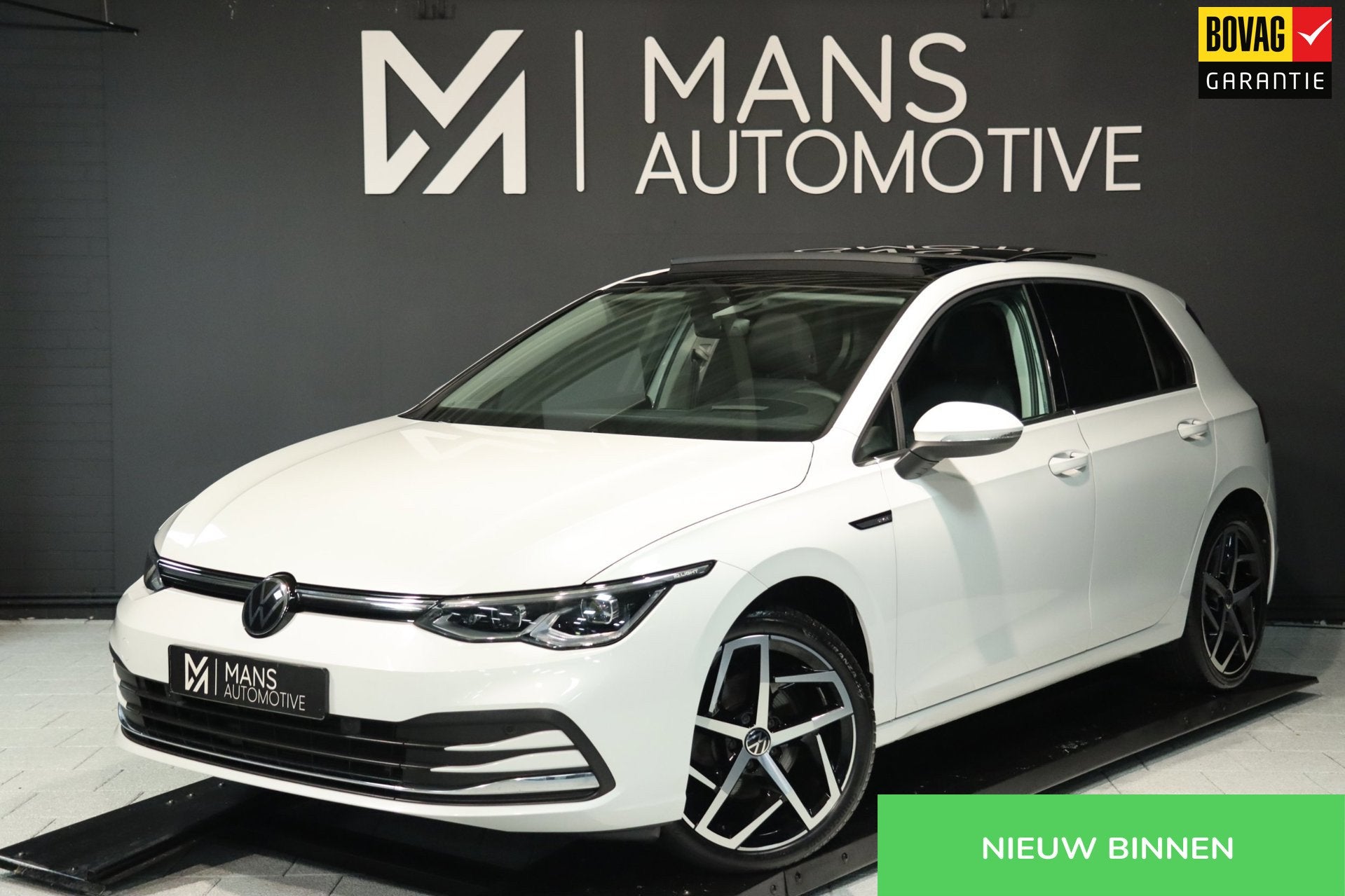 Volkswagen Golf 1.5 eTSI ACT / PANO / HUD / ACC / MEMORY / M, Auto's, Dealer onderhouden, 680 kg, 4 cilinders, Alcantara