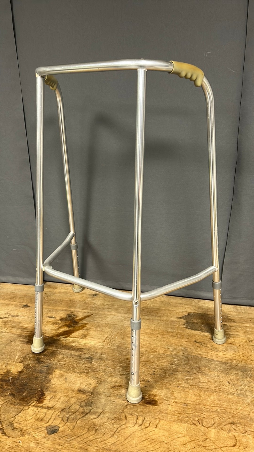 Aluminium looprek. Van 85 tot 98 cm hoog., Diversen, Ophalen, In hoogte verstelbaar, Zo goed als nieuw