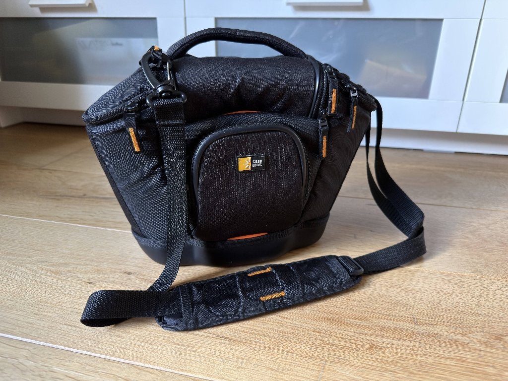 Case Logic SLRC-202 medium SLR cameratas, Verzenden, Zo goed als nieuw, Zwart, Schoudertas