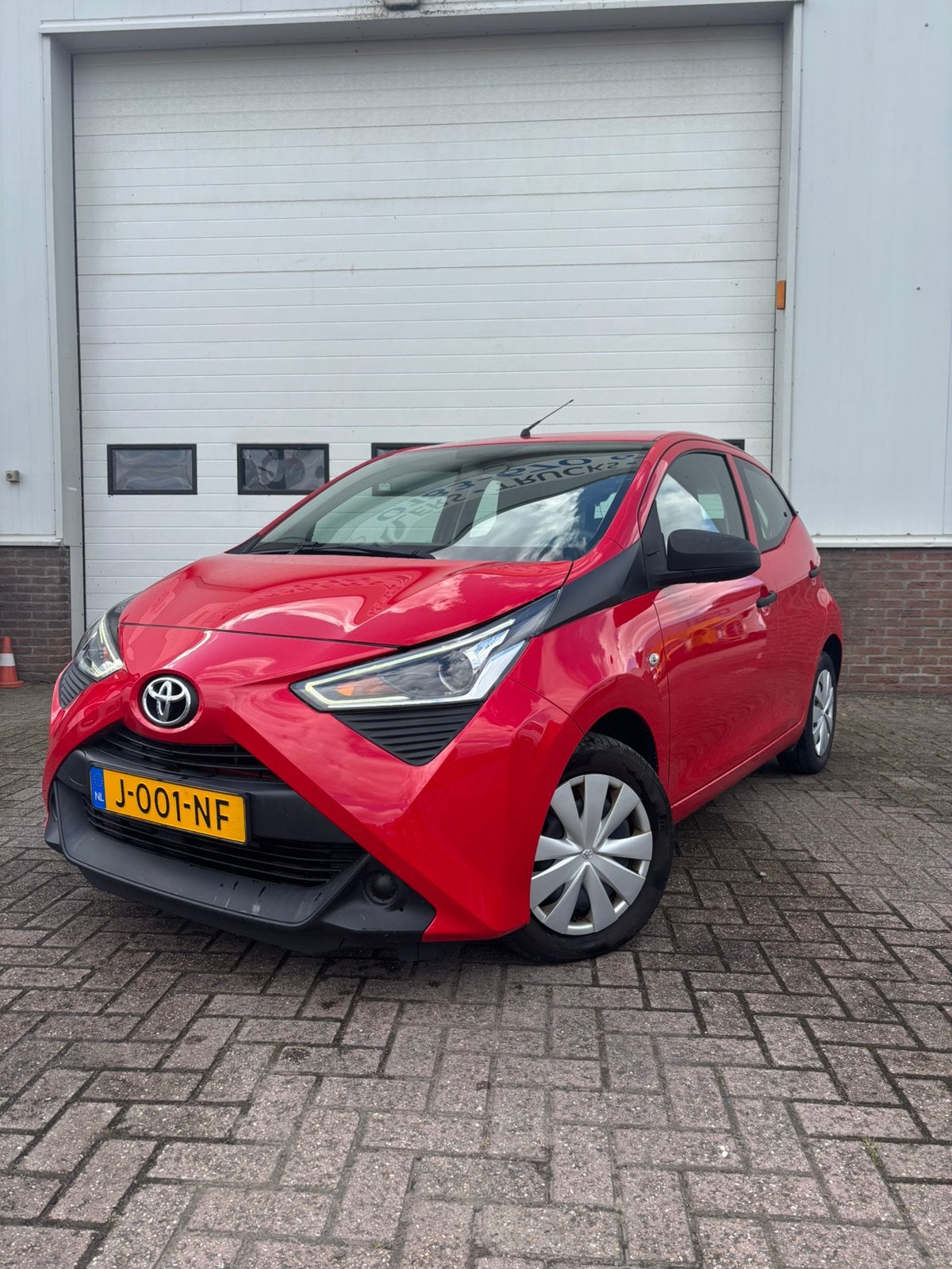 Toyota Aygo VVT-i X-Fun / Airco / NAP / C.C. / Bluetooth, Voorwielaandrijving, Dealer onderhouden, Stof, 4 stoelen