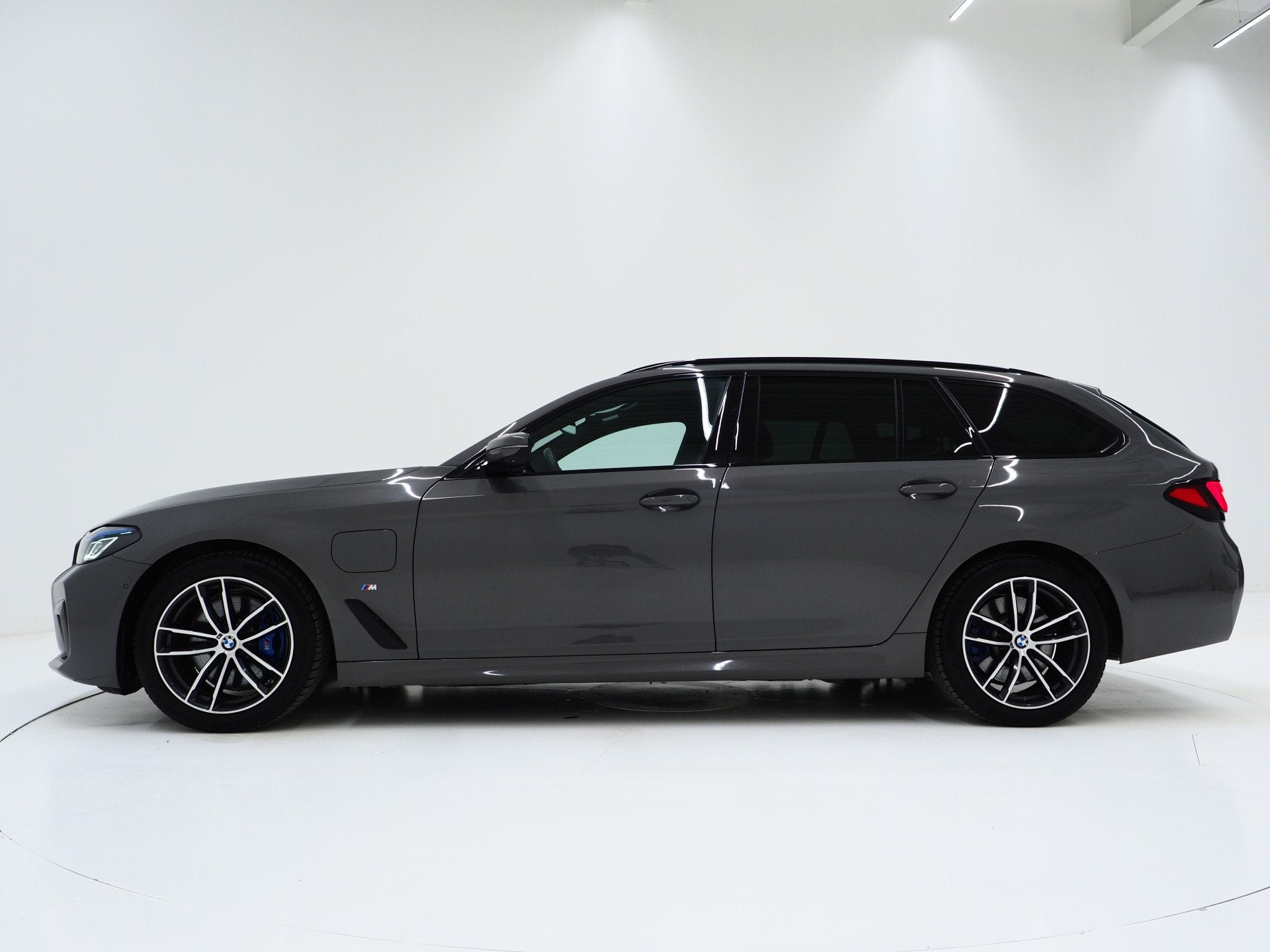 BMW 5 Serie Touring 530e M Sport Shadow Line | LaserLED | Tr, Auto's, Automaat, 1998 cc, Gebruikt, Zwart
