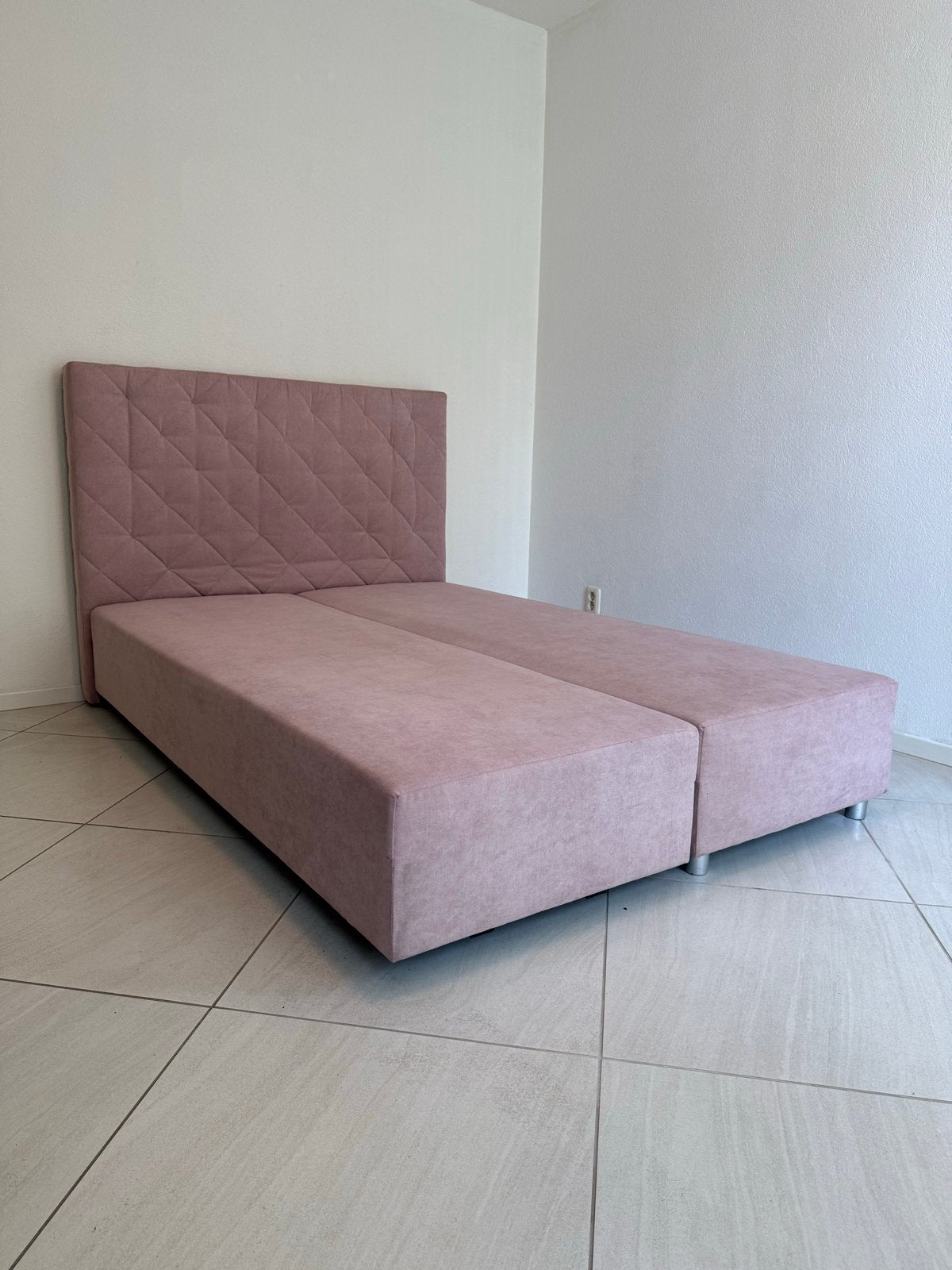 Roze tweepersoons boxspring met hoofdbord, Ophalen, Overige kleuren, Tweepersoons, Zo goed als nieuw