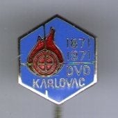 1871-1971 DVD Karlovic email brandweer speldje ( E_188a), Ophalen of Verzenden, Zo goed als nieuw, Transport, Speldje of Pin