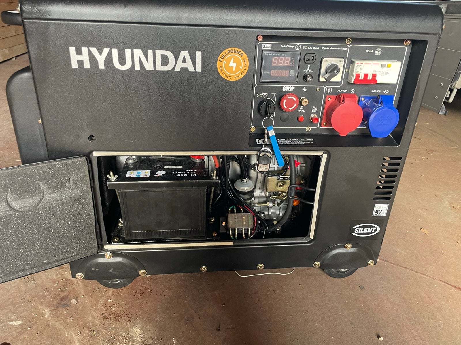 Hyundai HHHD85 Diesel Aggregaat - Stil en Krachtig, Ophalen, Elektrisch startend, Dieselolie, Zo goed als nieuw
