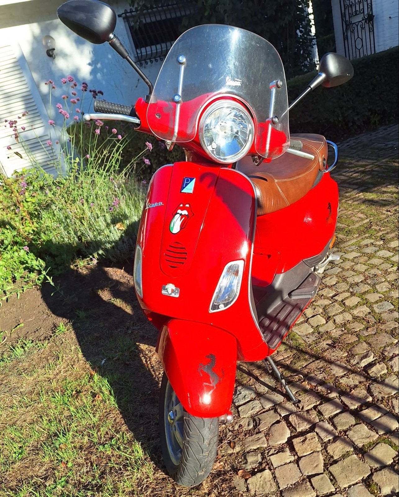Foto 7 van Vespa LX 50 - Rode Scooter met Bruin Lederen Zadel