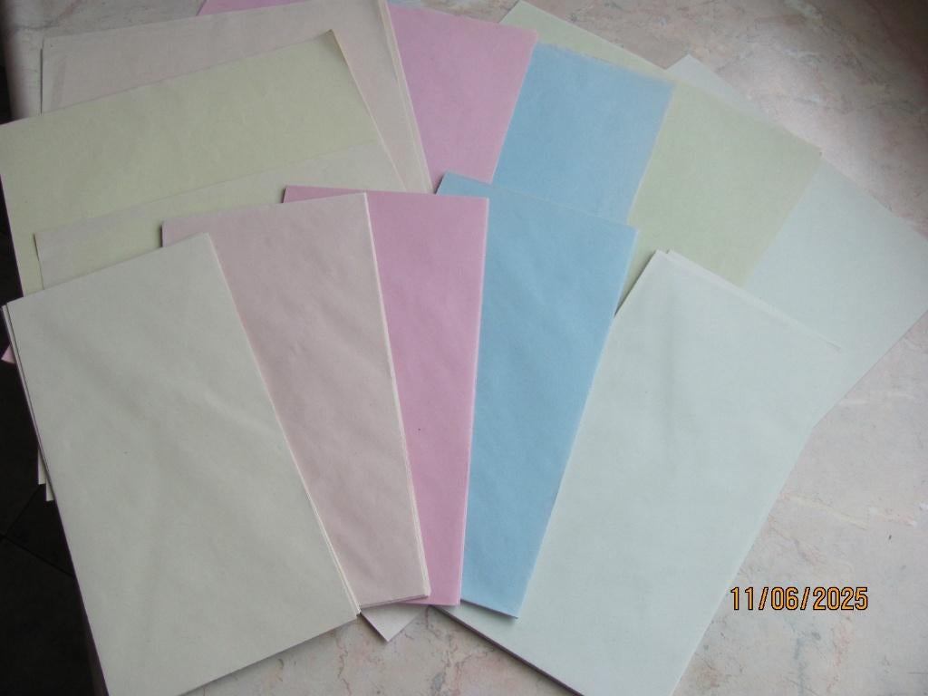 NIEUW 24 vellen PAPIER A4 en ENVELOP kaarten C6 PASTELTINTEN, Diversen, Papierwaren, Ophalen of Verzenden, Zo goed als nieuw