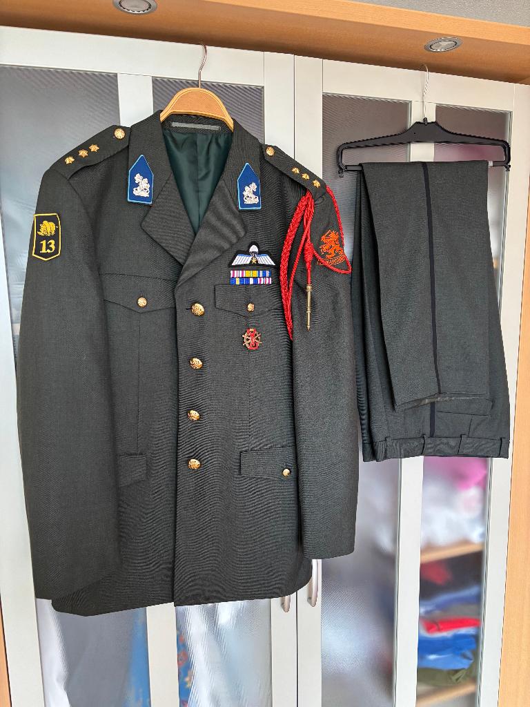 DT2000 jas & broek Huzaren Prinses Catharina-Amalia, Verzamelen, Militaria | Algemeen, Verzenden, Landmacht, Nederland, Kleding of Schoenen