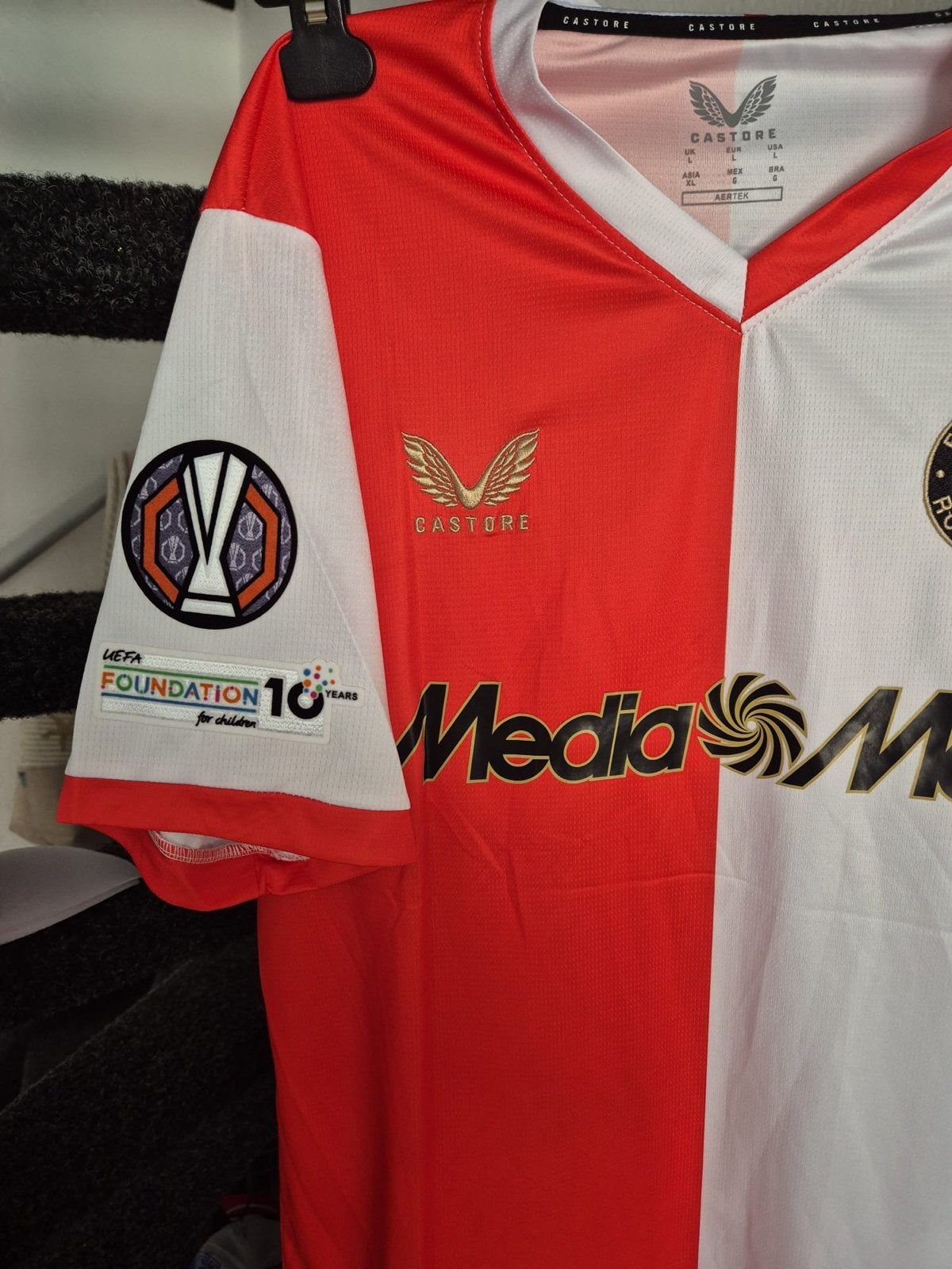 Feyenoord Thuisshirt Valente #10 Maat L, Maat 38/40 (M), Verzenden, Overige typen, Zo goed als nieuw