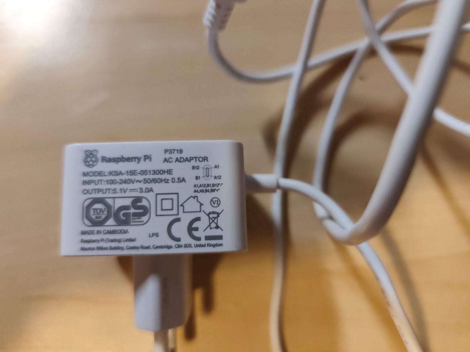 Raspberry Pi Originele voedingsadapter  5.1V 3.0A, Ophalen of Verzenden, Zo goed als nieuw