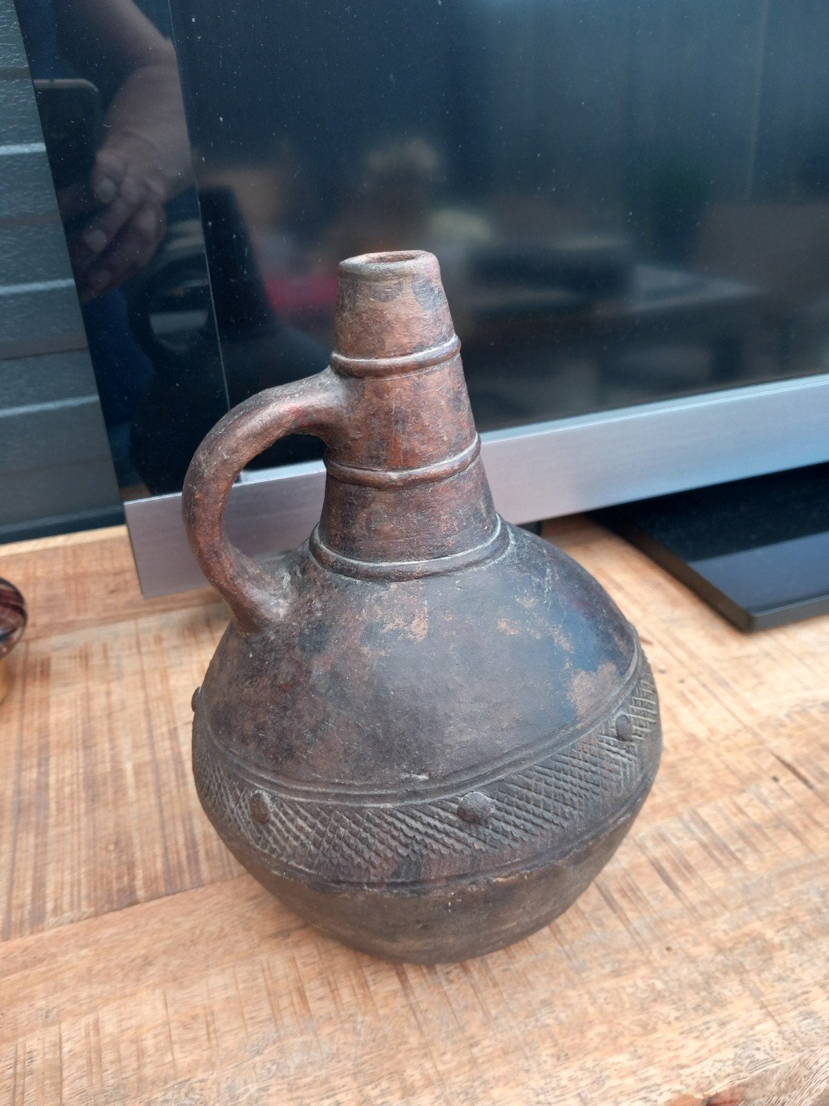 Afrikaanse tribale kunst terracotta vaas of kruik., Antiek en Kunst, Afrika, Ophalen of Verzenden, Handgemaakt, Natuurlijk materiaal