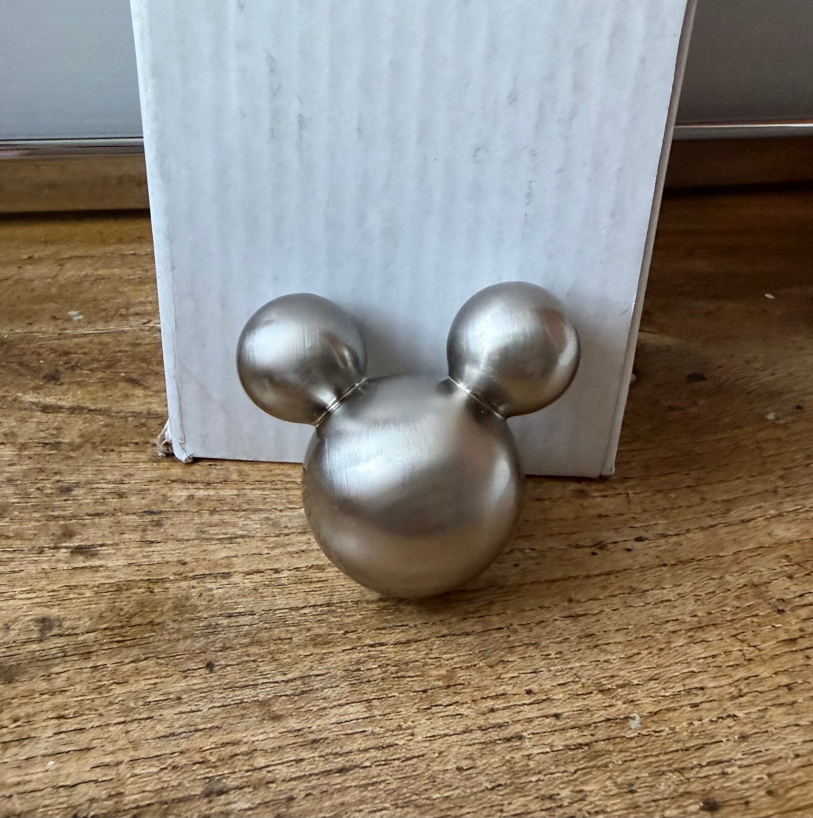 4x Meubelknop Mickey Mouse zilverkleurig, Ophalen of Verzenden, Mickey Mouse, Zo goed als nieuw, Overige typen