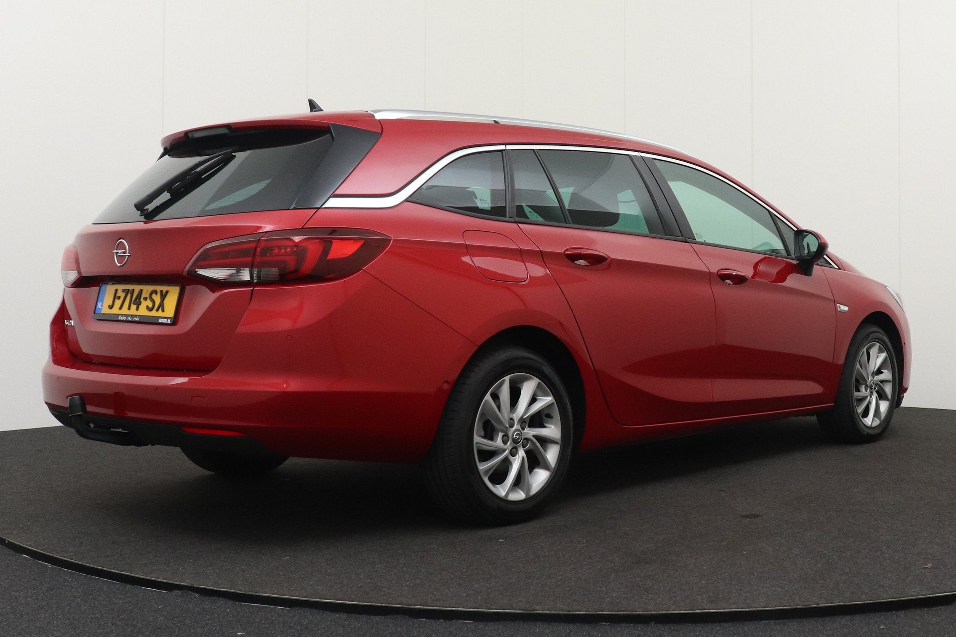 Opel Astra Sports Tourer 1.2 131 PK Elegance Half-Leder Carp, Auto's, Voorwielaandrijving, Dealer onderhouden, 1199 cc, Leder en Stof