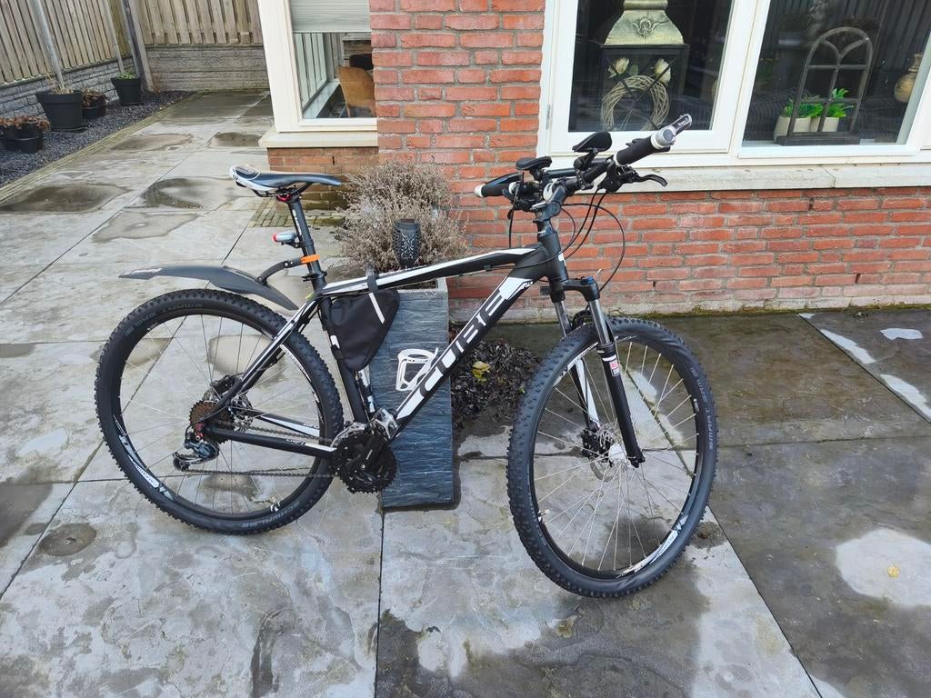 Cube Mountainbike met accessoires, Ophalen