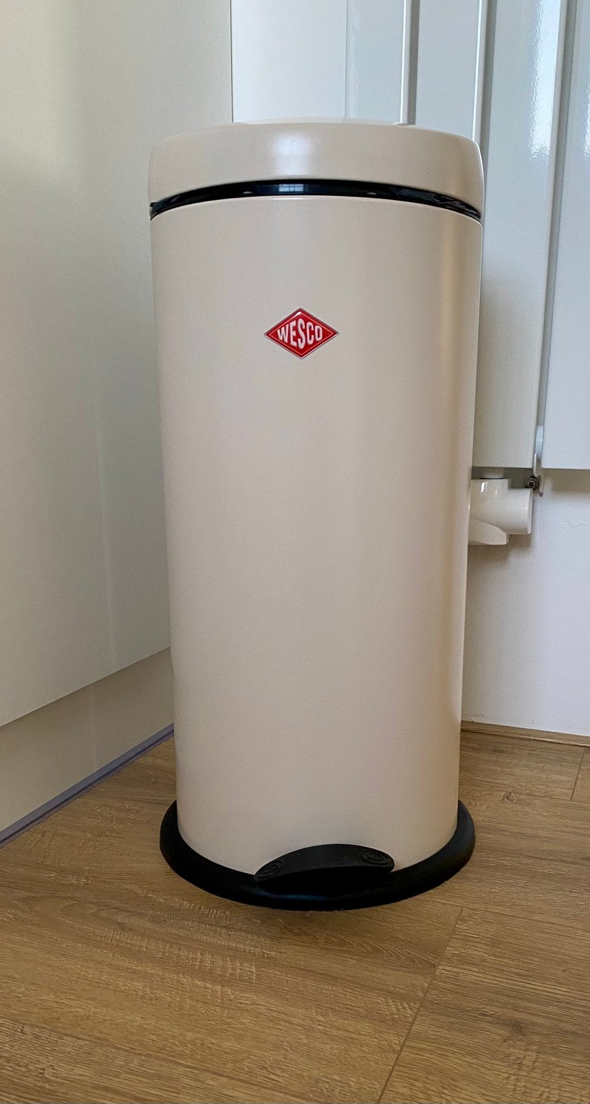 Prullenbak merk Wesco kleur beige, Huis en Inrichting, Ophalen, 50 – 75, Met pedaal, Zo goed als nieuw