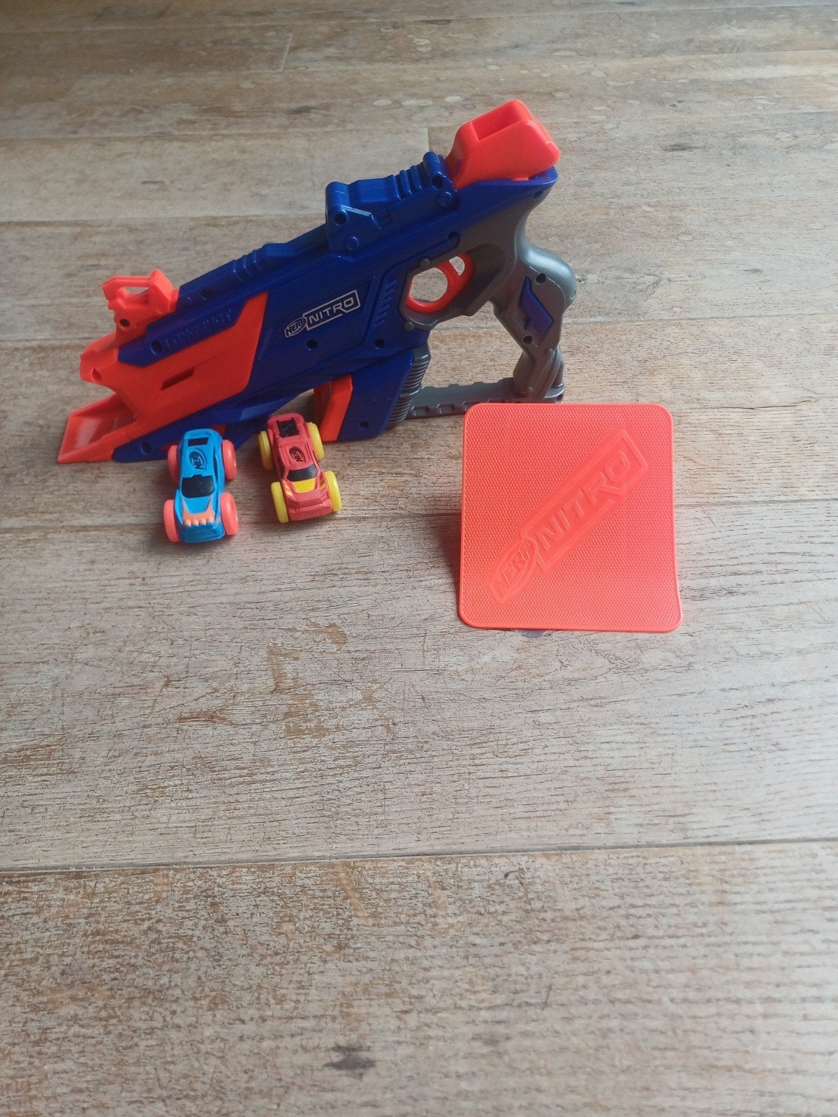 Nerf Nitro blaster met 2 auto's en schans, Ophalen, Zo goed als nieuw