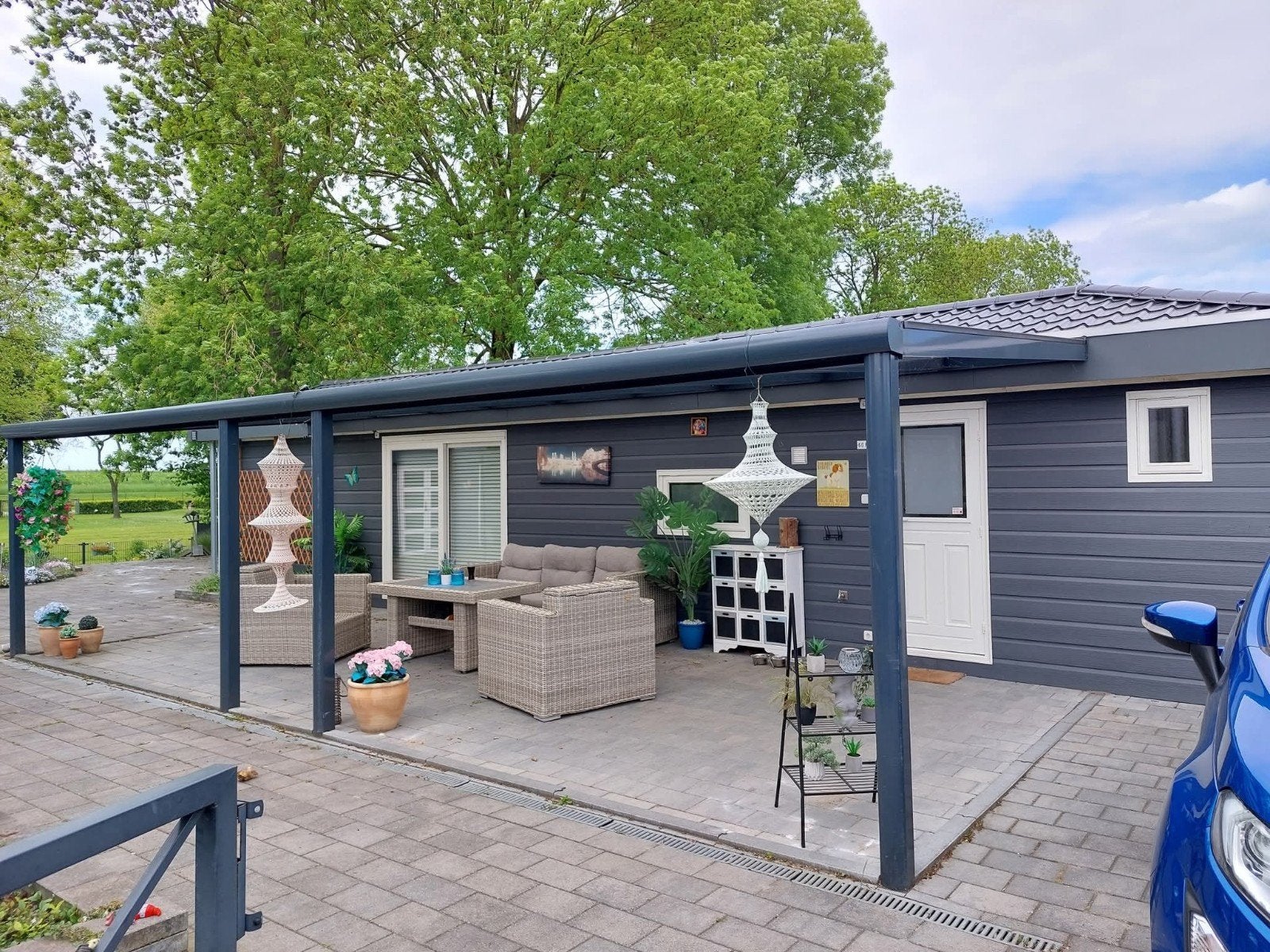 Te koop ruim, gemeubileerd chalet.